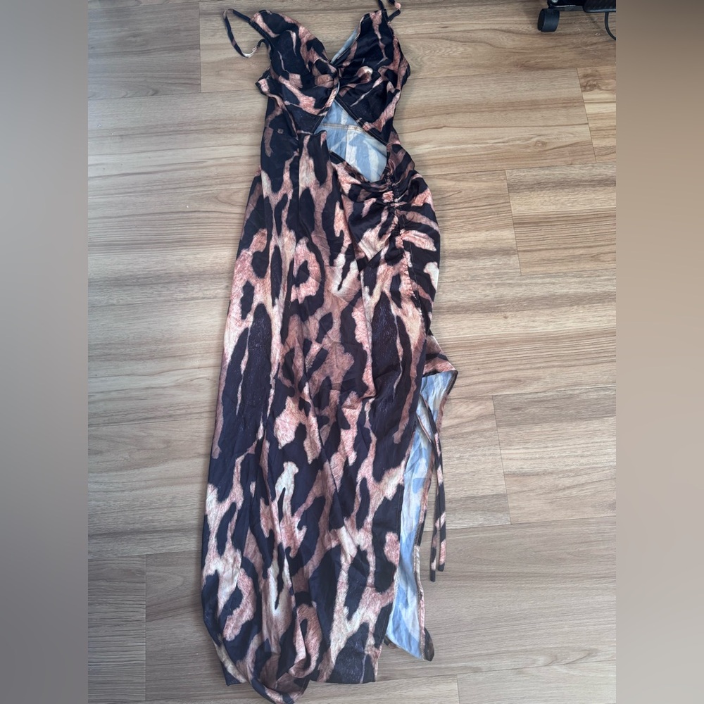 Prettylittle thingAnimal Print Maxi Dress